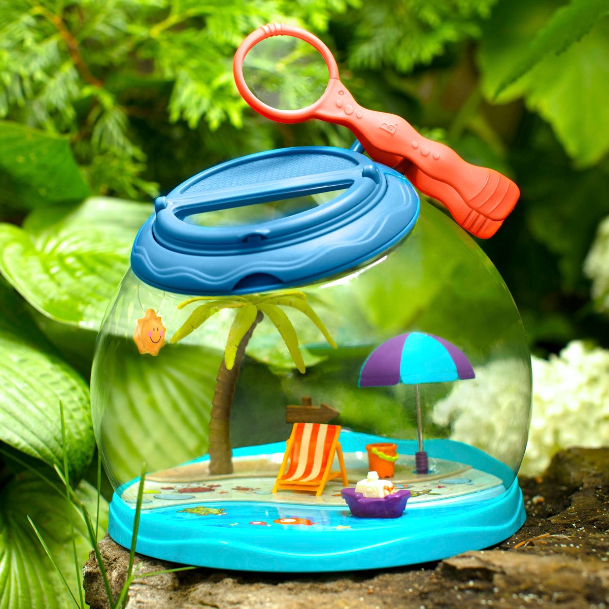 Bug catcher with magnifying glass