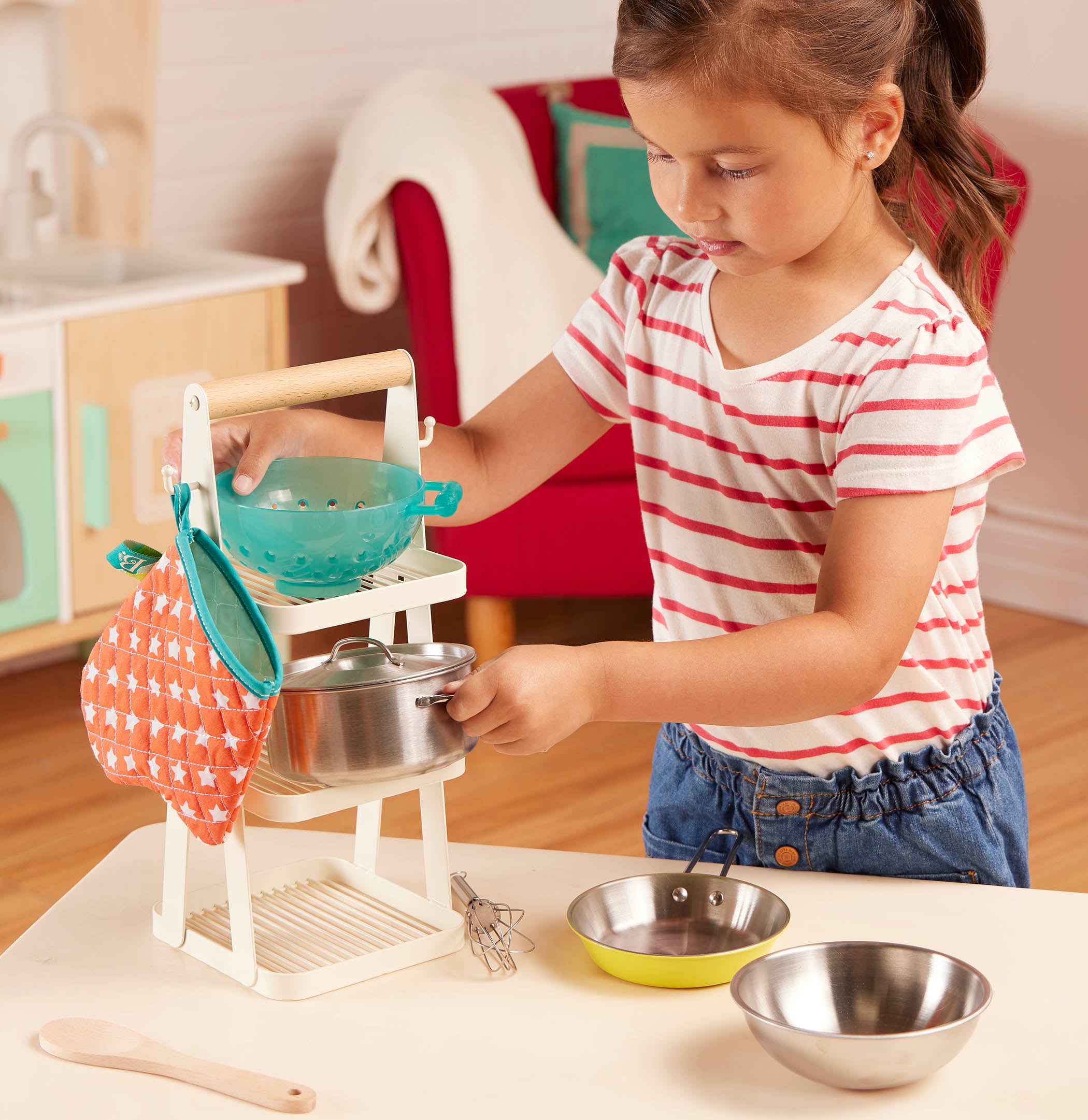 Play kitchen accessories.