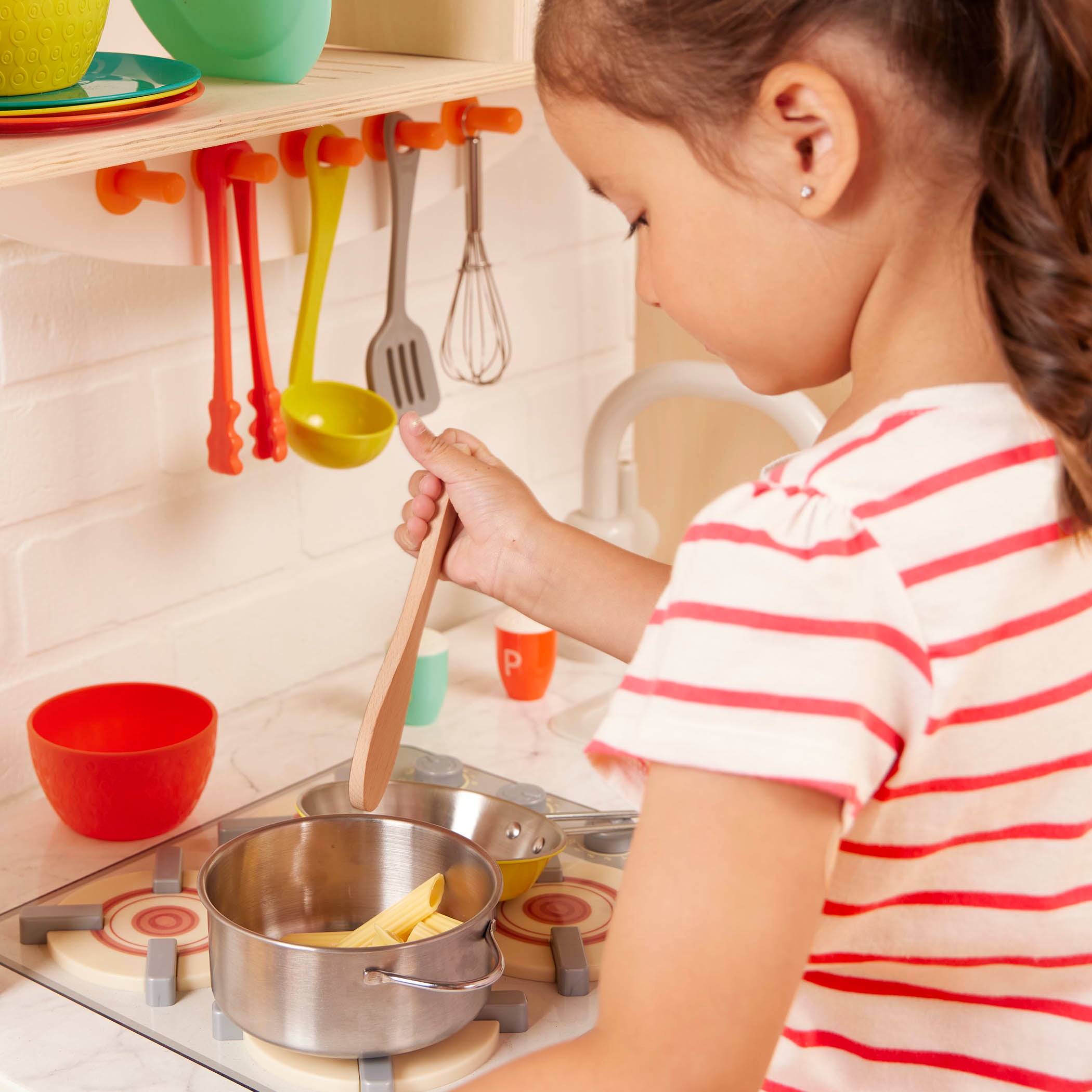 Play kitchen accessories.