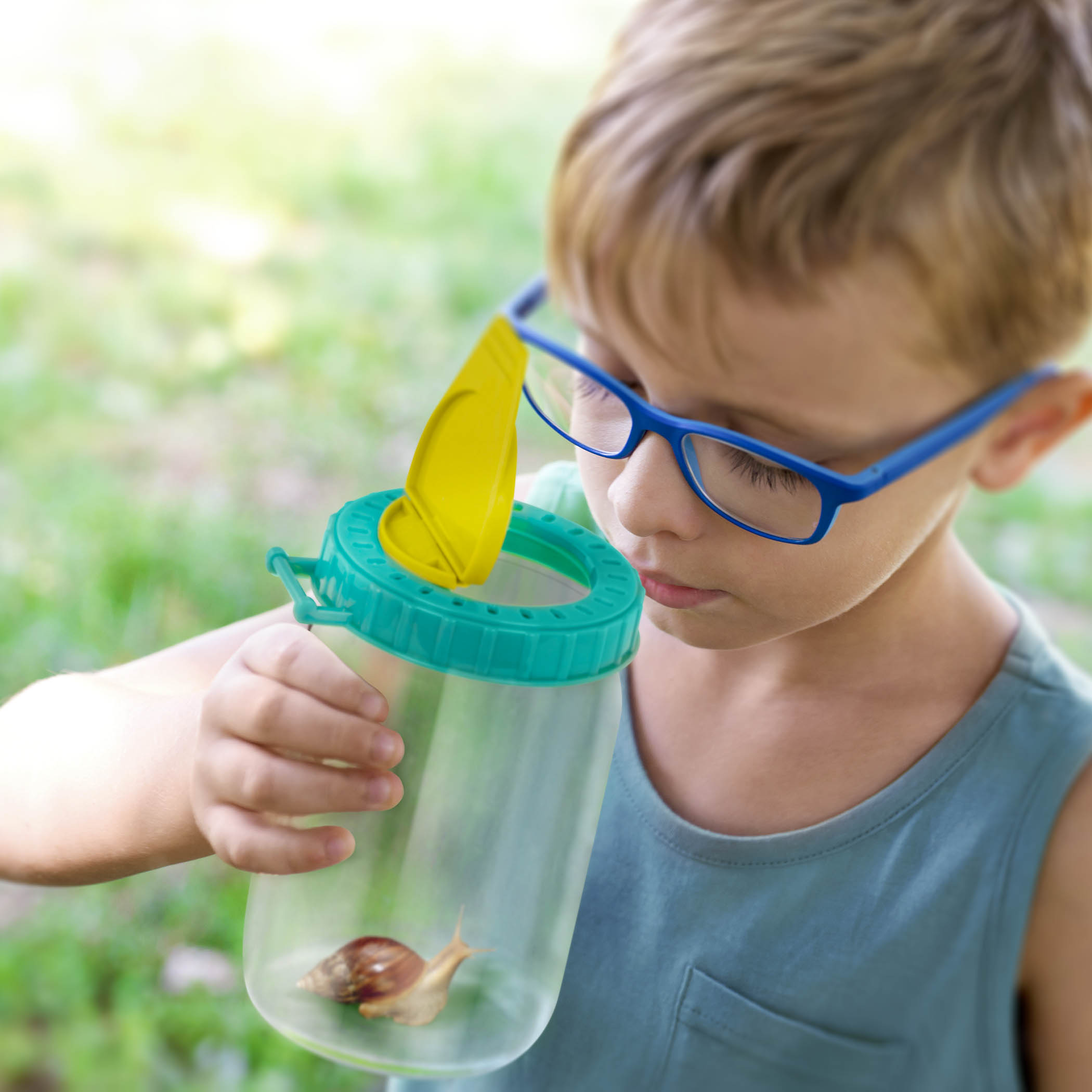 Kids bug catcher vacuum insect observation kit